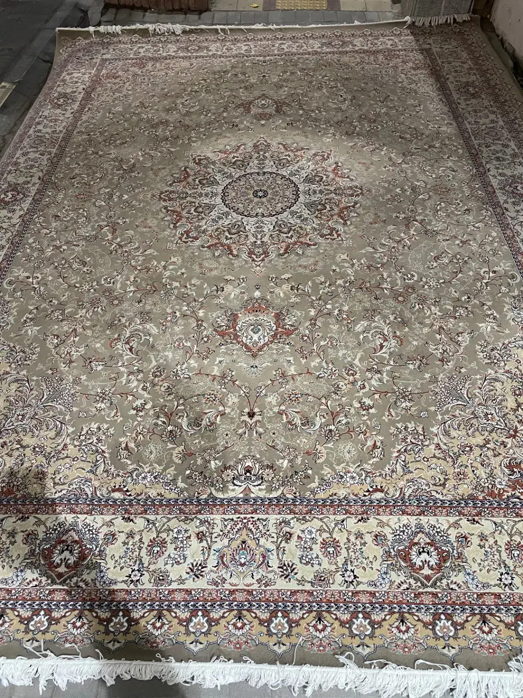 جفت ۱۲متری ماشینی ۷۰۰شانه گردویی رنگ در حد نو|فرش|حمیدیا, |دیوار