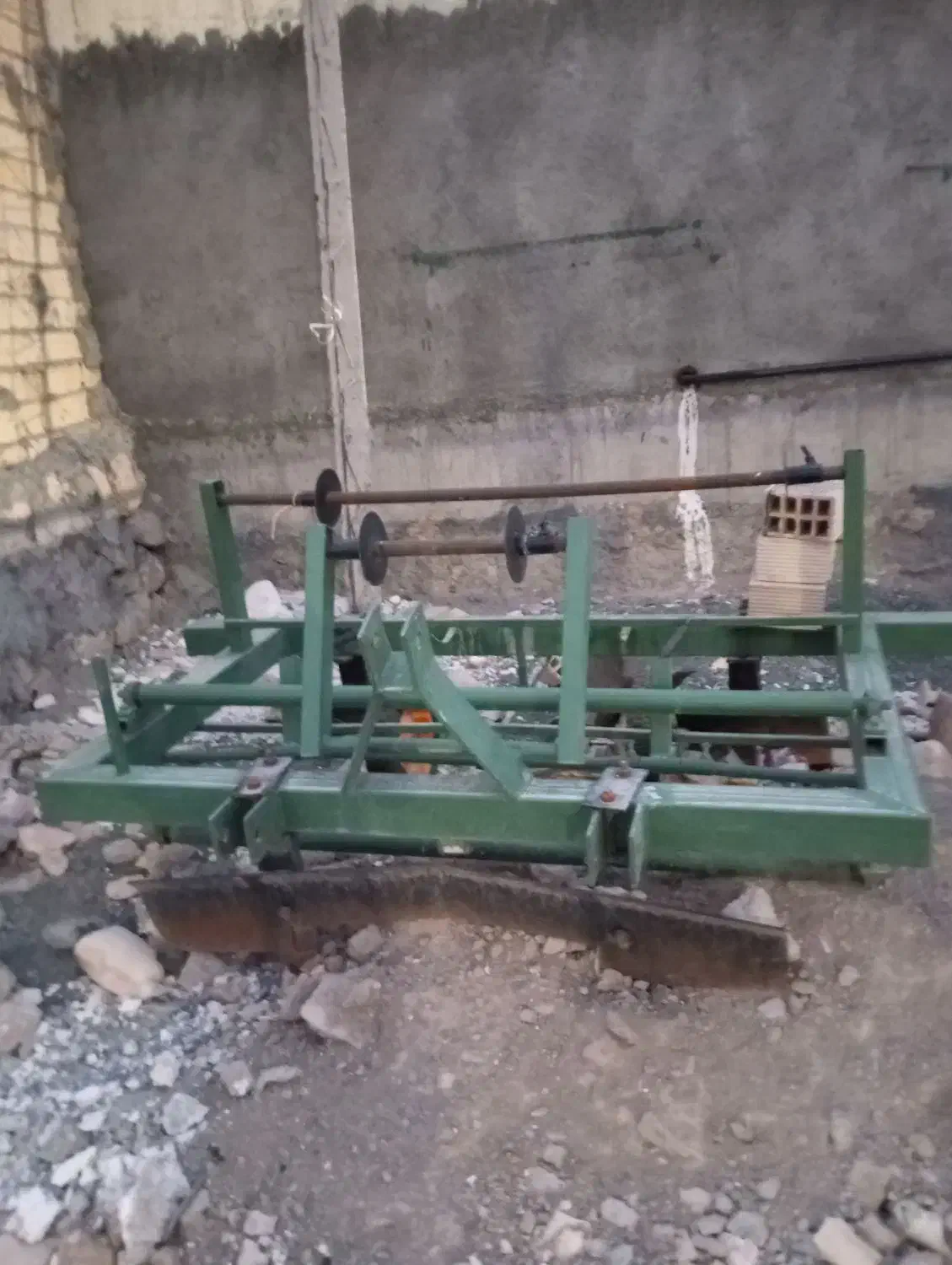 یک دسگاه پلاستیک کش|ماشین‌آلات صنعتی|کوهدشت, |دیوار