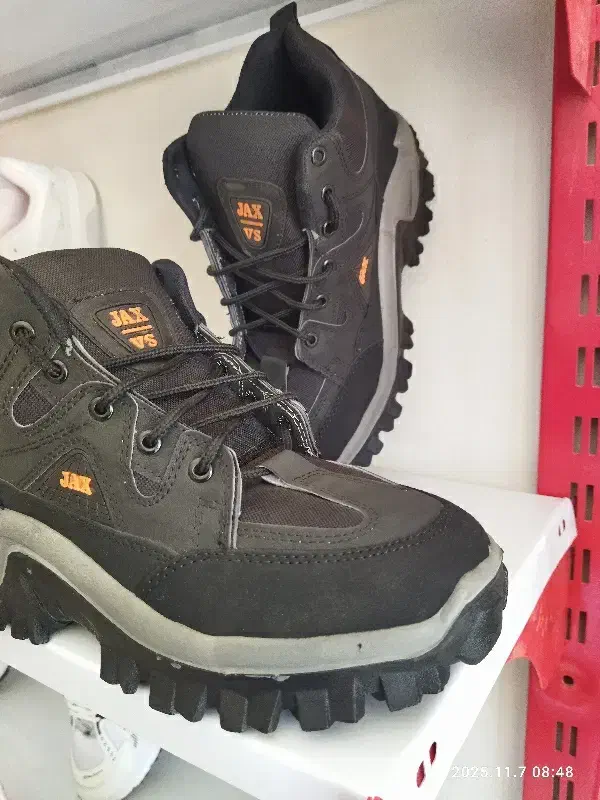 کوهستان جکس|کیف، کفش، کمربند|کلاله, |دیوار