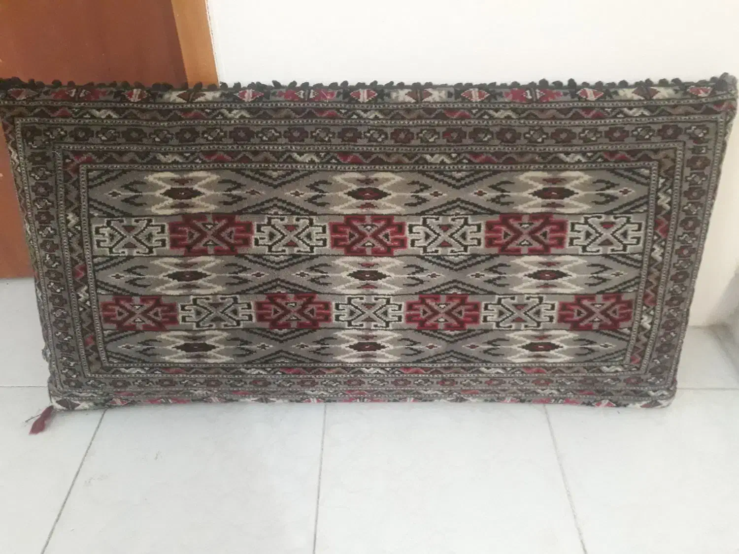 یک جفت پشتی دست باف در حد نو|پشتی|تهران, سوهانک|دیوار