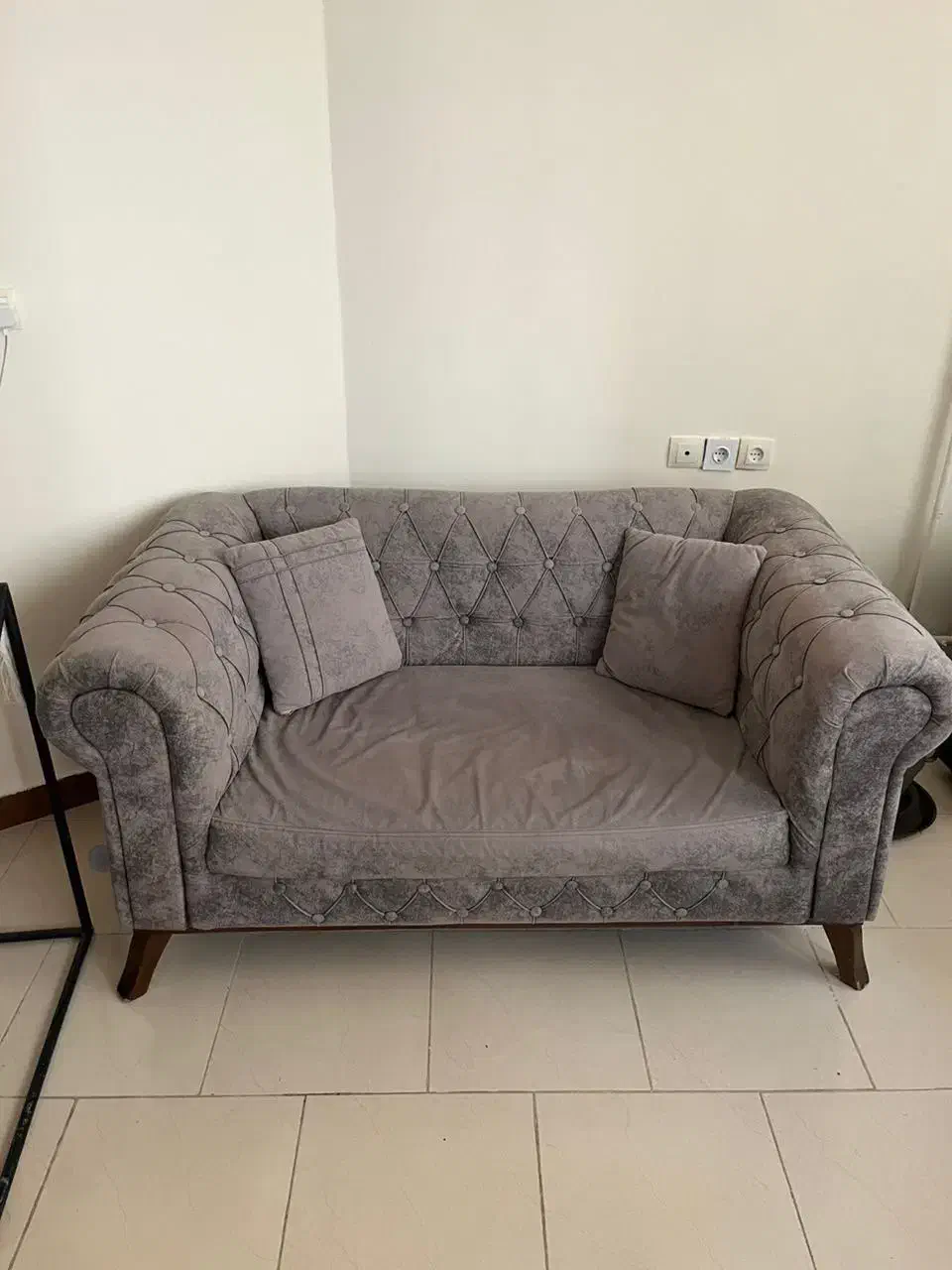 مبل چستر|مبلمان خانگی و میز عسلی|لاهیجان, مهرگان|دیوار