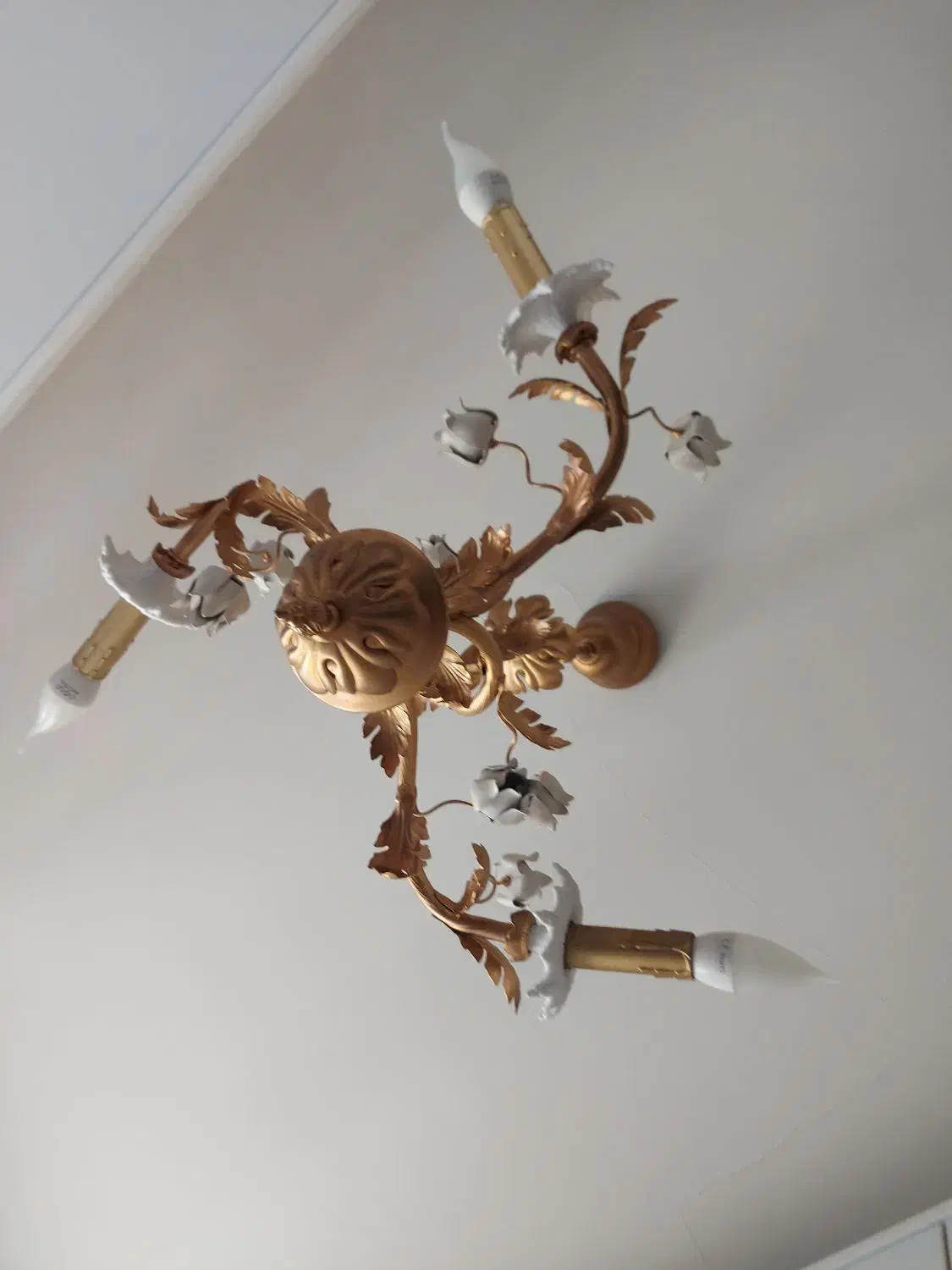 یک عدد لوستر سه شاخه|لوستر و چراغ آویز|تهران, ارامنه|دیوار