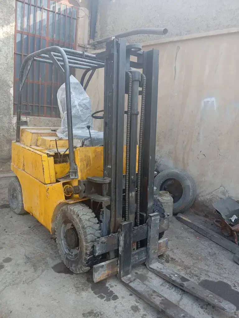 لیفتراک ۲.۵ تن امریکای|خودرو سنگین|اصفهان, باغ نگاره|دیوار