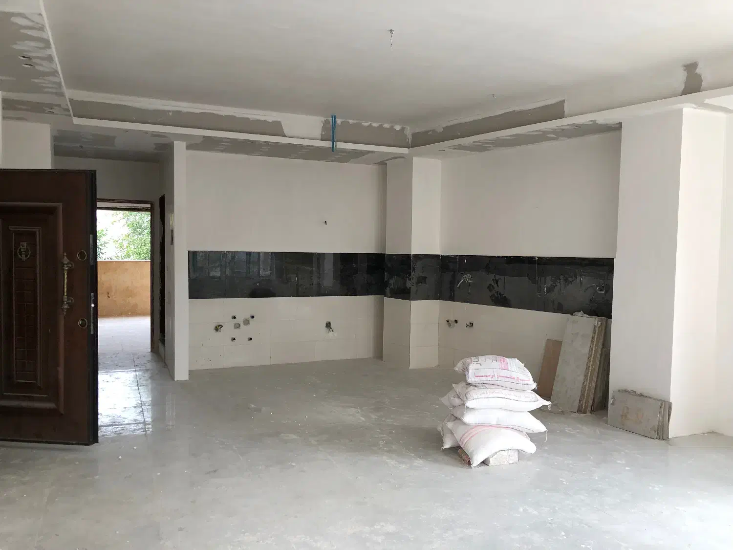 نیازمند کاشیکار درستکار و قیمت مناسب برای ۸ماه کار|خدمات پیشه و مهارت|صومعهسرا, |دیوار