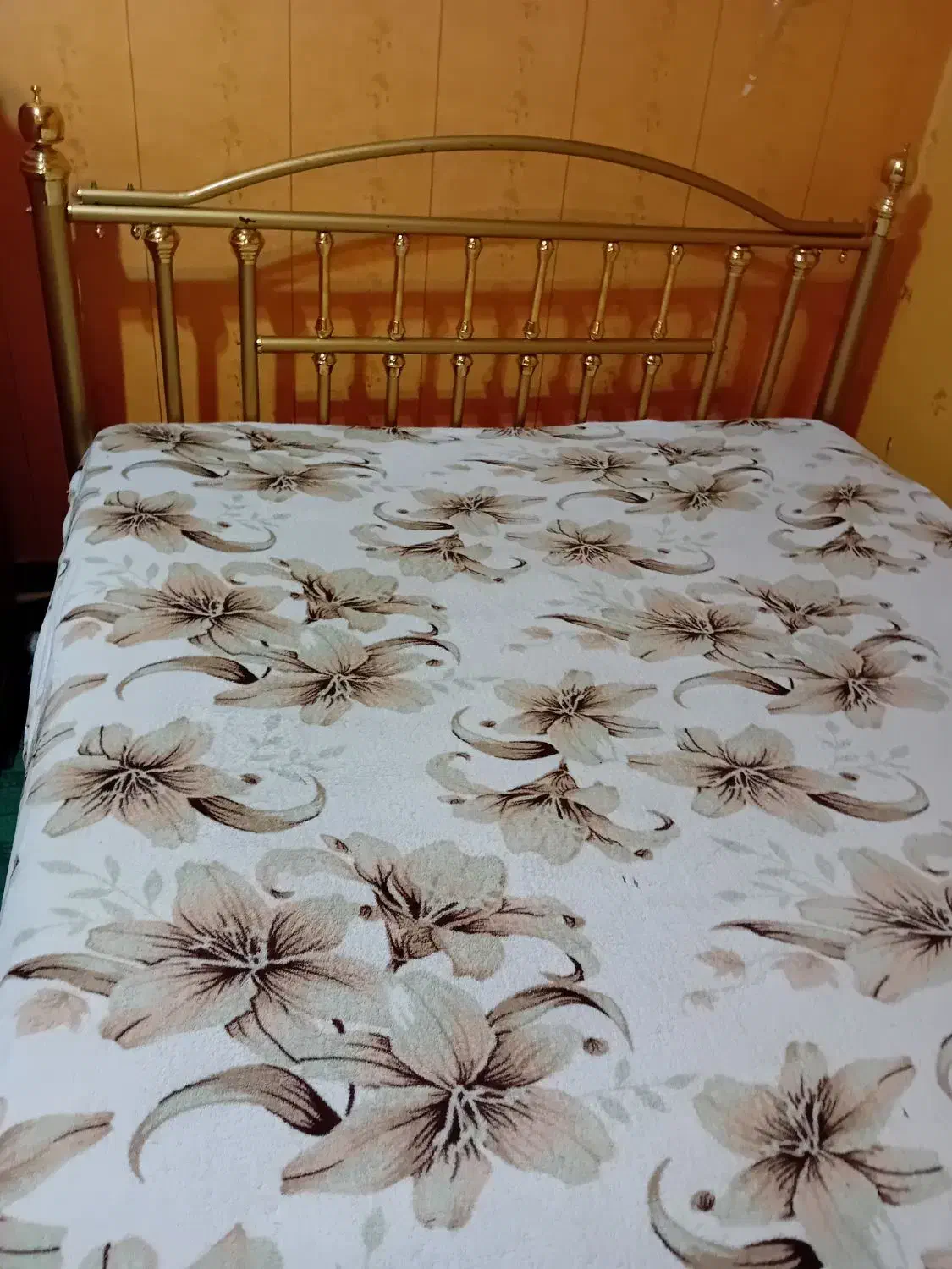 تخت خواب ۲ نفره همراه باتشک|تخت و سرویس خواب|بندرعباس, |دیوار