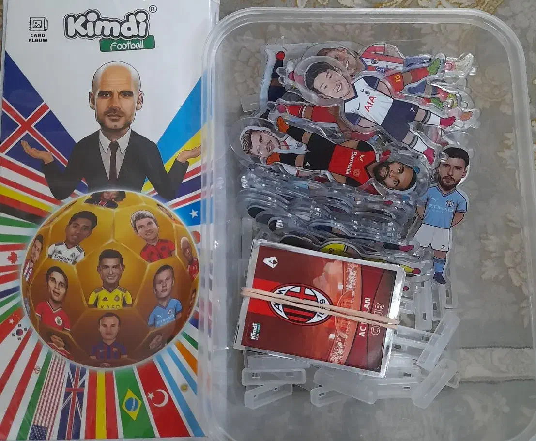 آلبوم کیمدی فول کارت به همراه مینی فیگور و برچسب|اسباببازی|خور (اصفهان), |دیوار