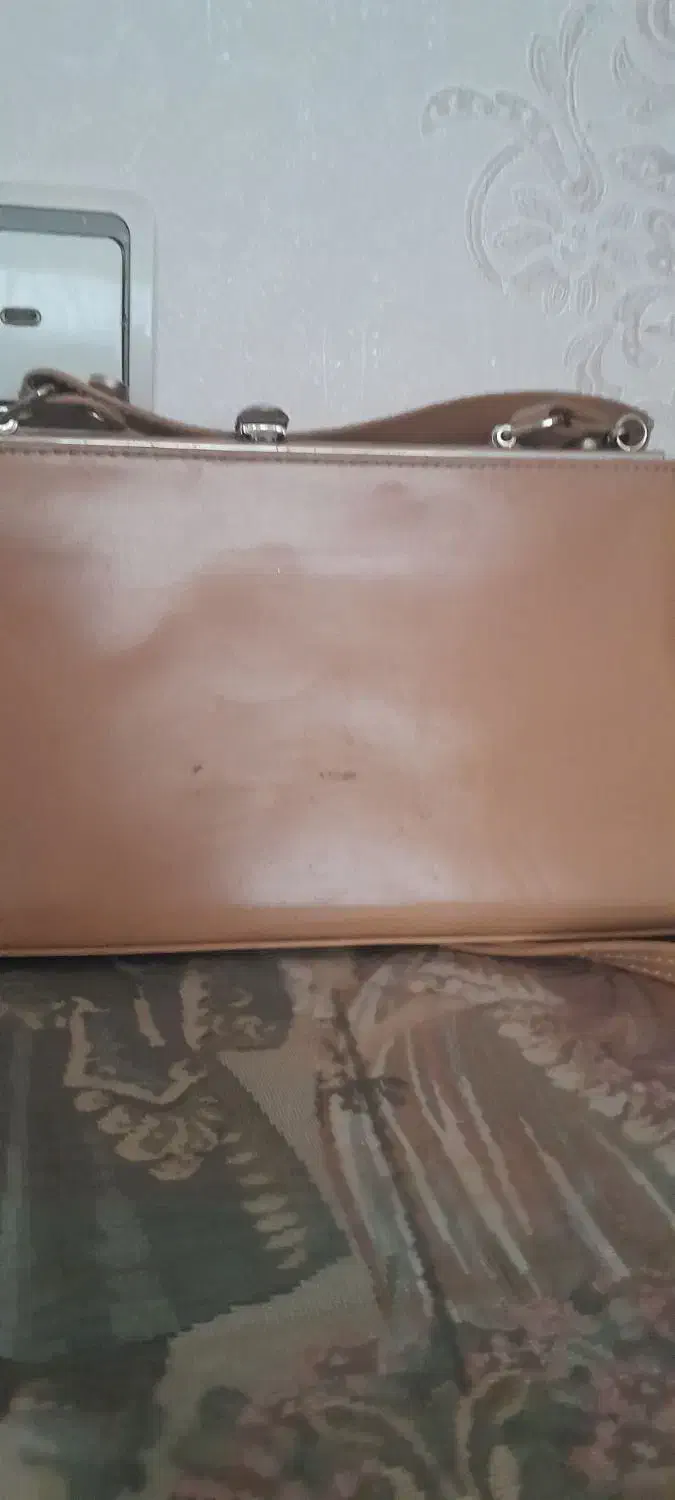 کیف کولی گم کردم|اشیا|شیراز, قدوسی غربی|دیوار