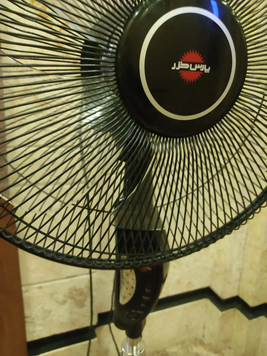 پنکه در حد نو|پنکه و تصفیه‌کنندهٔ هوا|تهران, حکمت|دیوار