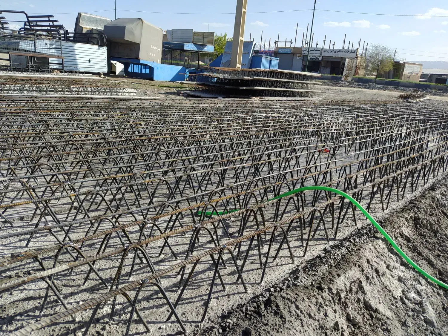 تولید تیرچه پایه فنس مصالح ساختمانی|خدمات پیشه و مهارت|نهاوند, |دیوار