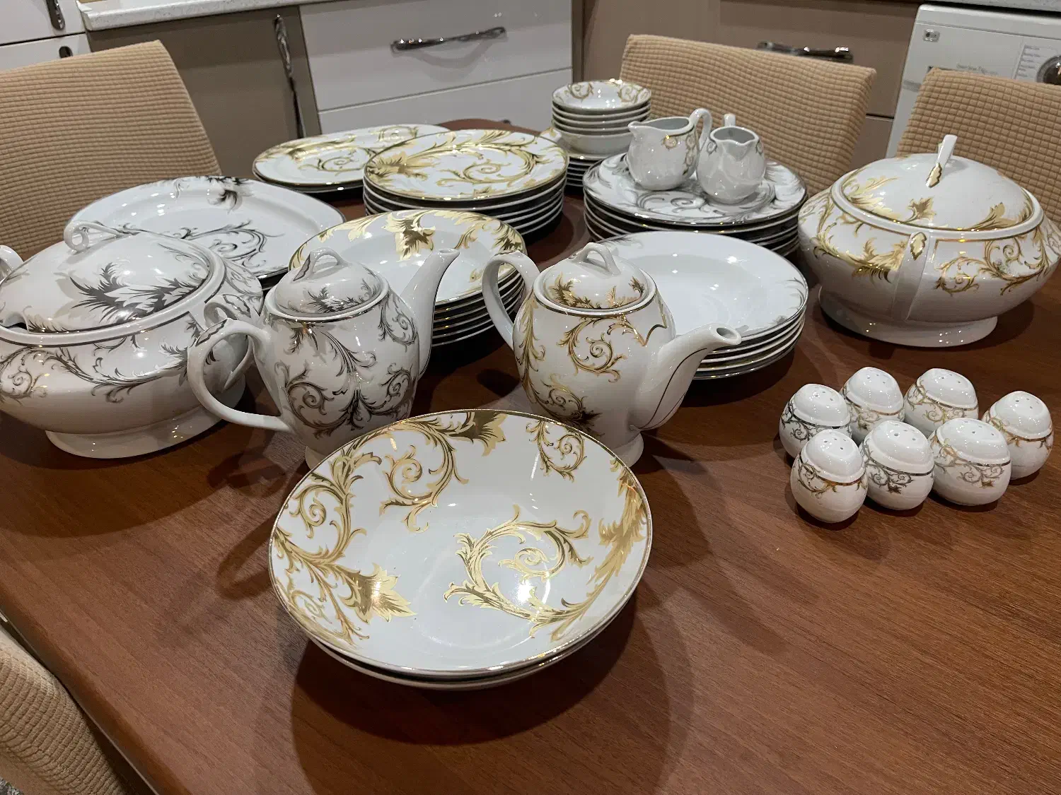 سرویس غذاخوری ۱۲ نفره چینی مقصود|ظروف سرو و پذیرایی|آمل, |دیوار