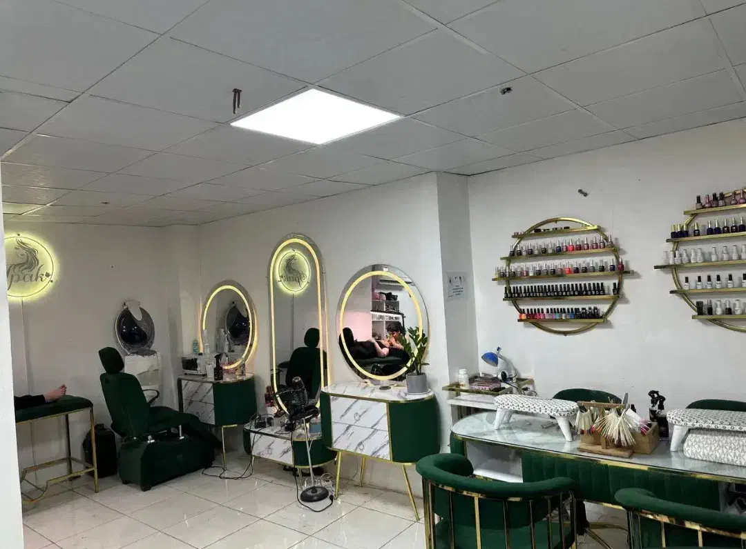 اجاره میز ناخن*میدان انقلاب*|اجارهٔ دفتر کار، اتاق اداری، مطب|تهران, جمال‌زاده|دیوار