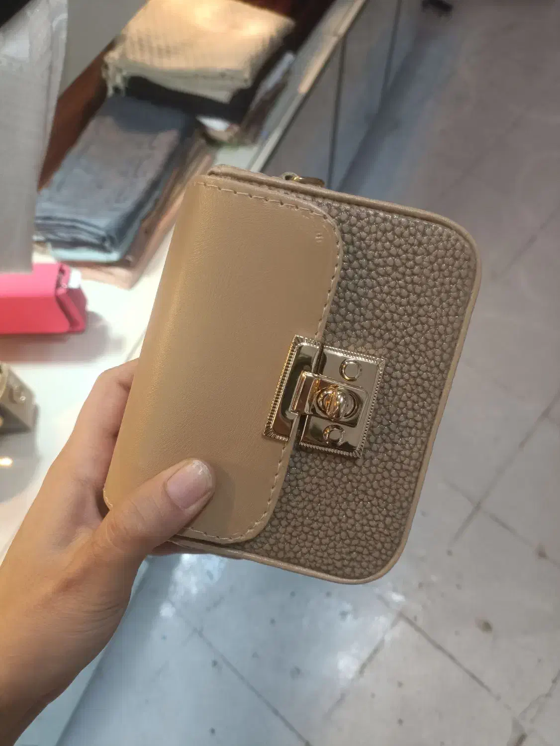 مینی کیف|کیف، کفش، کمربند|کاشان, سرپله جدید|دیوار