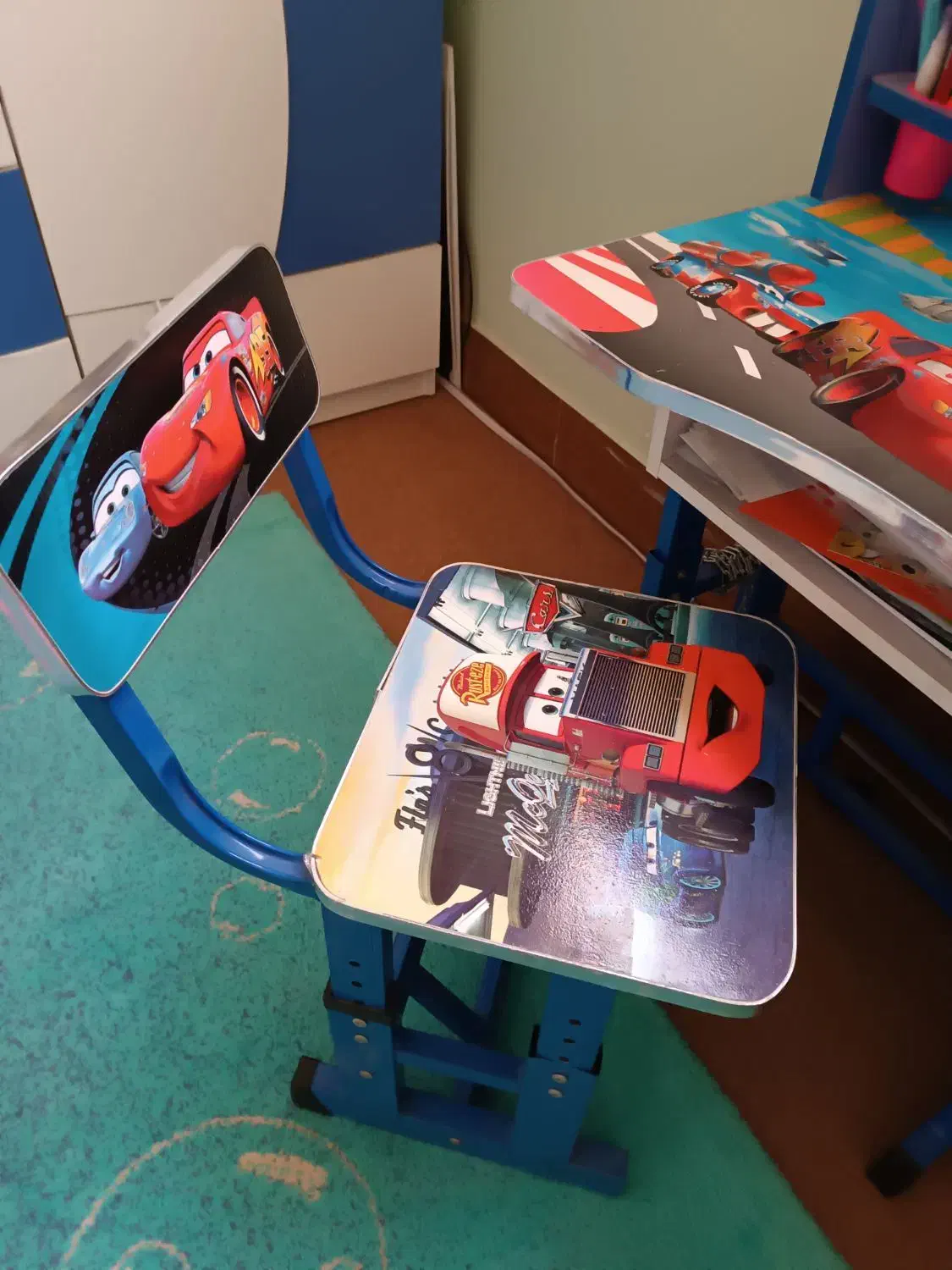 میز و صندلی طرح مک کویین|میز تحریر و کامپیوتر|جلفا, |دیوار