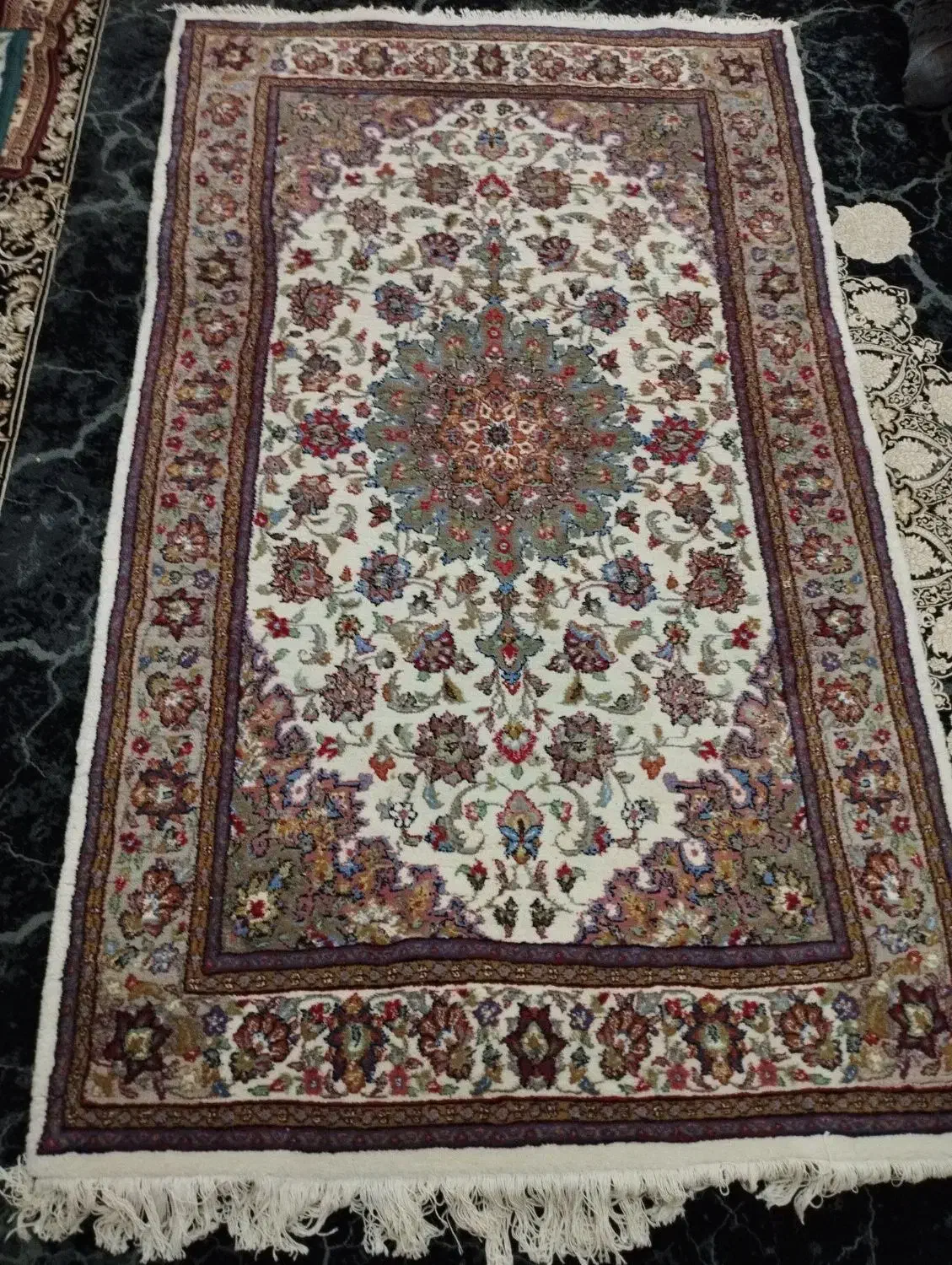 فرش دست بافت|فرش|ازنا, |دیوار