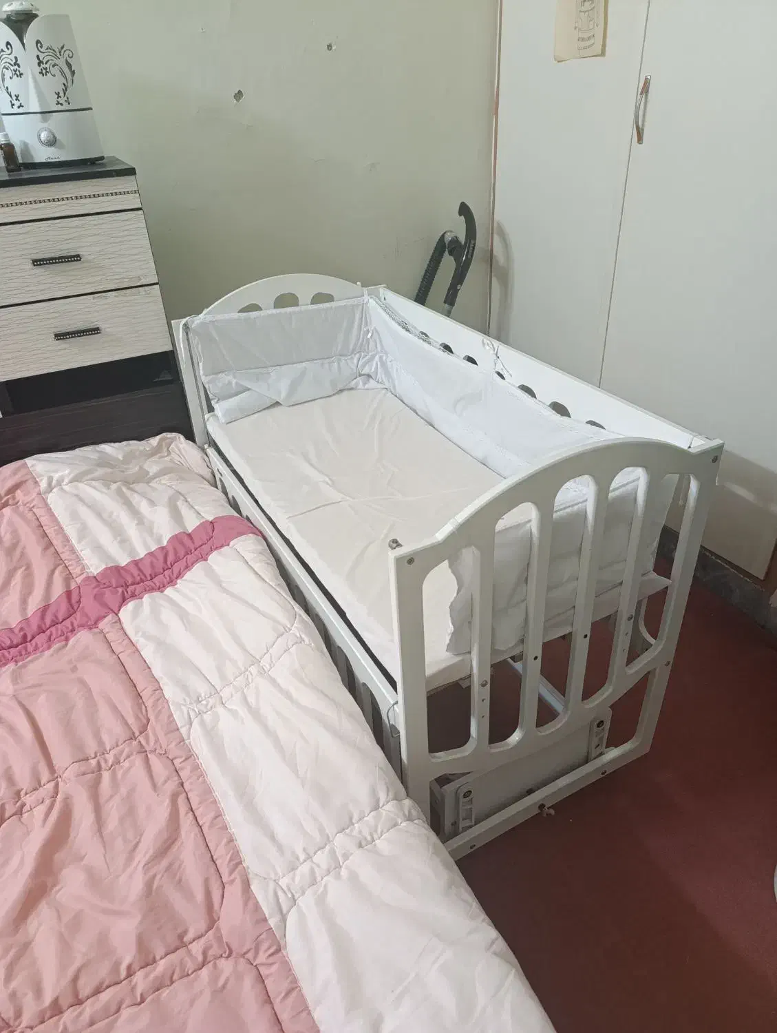 تخت و گهواره کنار مادر|تخت و صندلی بچه|لار, |دیوار