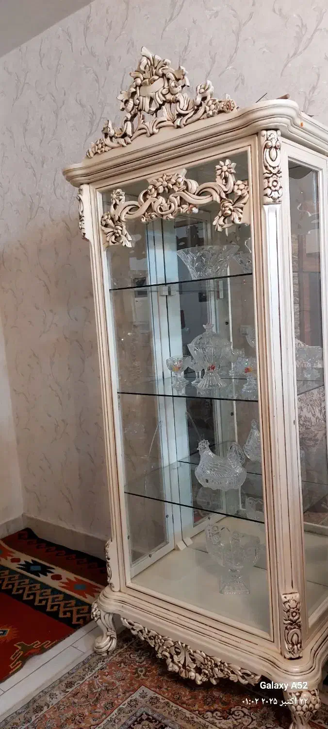 ویترین چوبی صدفی|بوفه، ویترین، کنسول|قم, سراجه (۱۵ خرداد)|دیوار