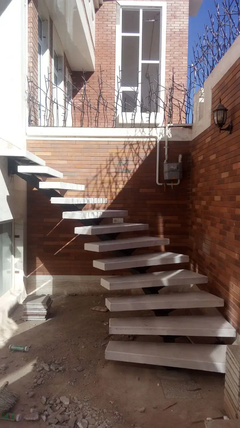 نصب پله گرد همراه با نصب سنگ|خدمات پیشه و مهارت|یزد, |دیوار