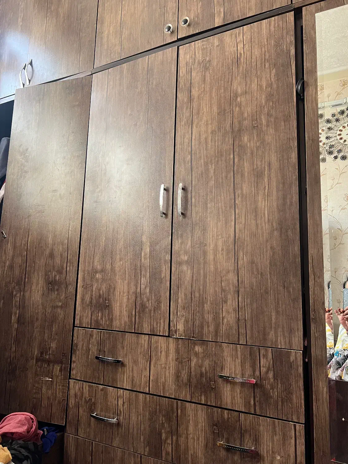 کمد و میز ارایش و صندلی و تخت خواب دو نفره|تخت و سرویس خواب|کاشان, الغدیر|دیوار