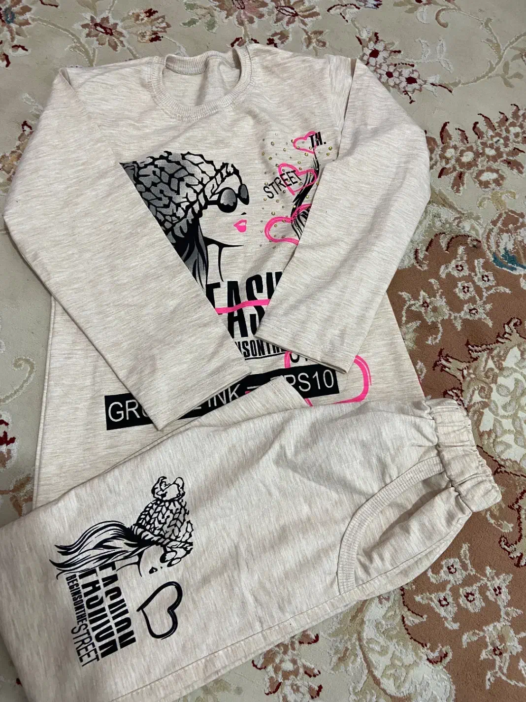 لباس دخترانه|کفش و لباس بچه|رشت, رشتیان|دیوار