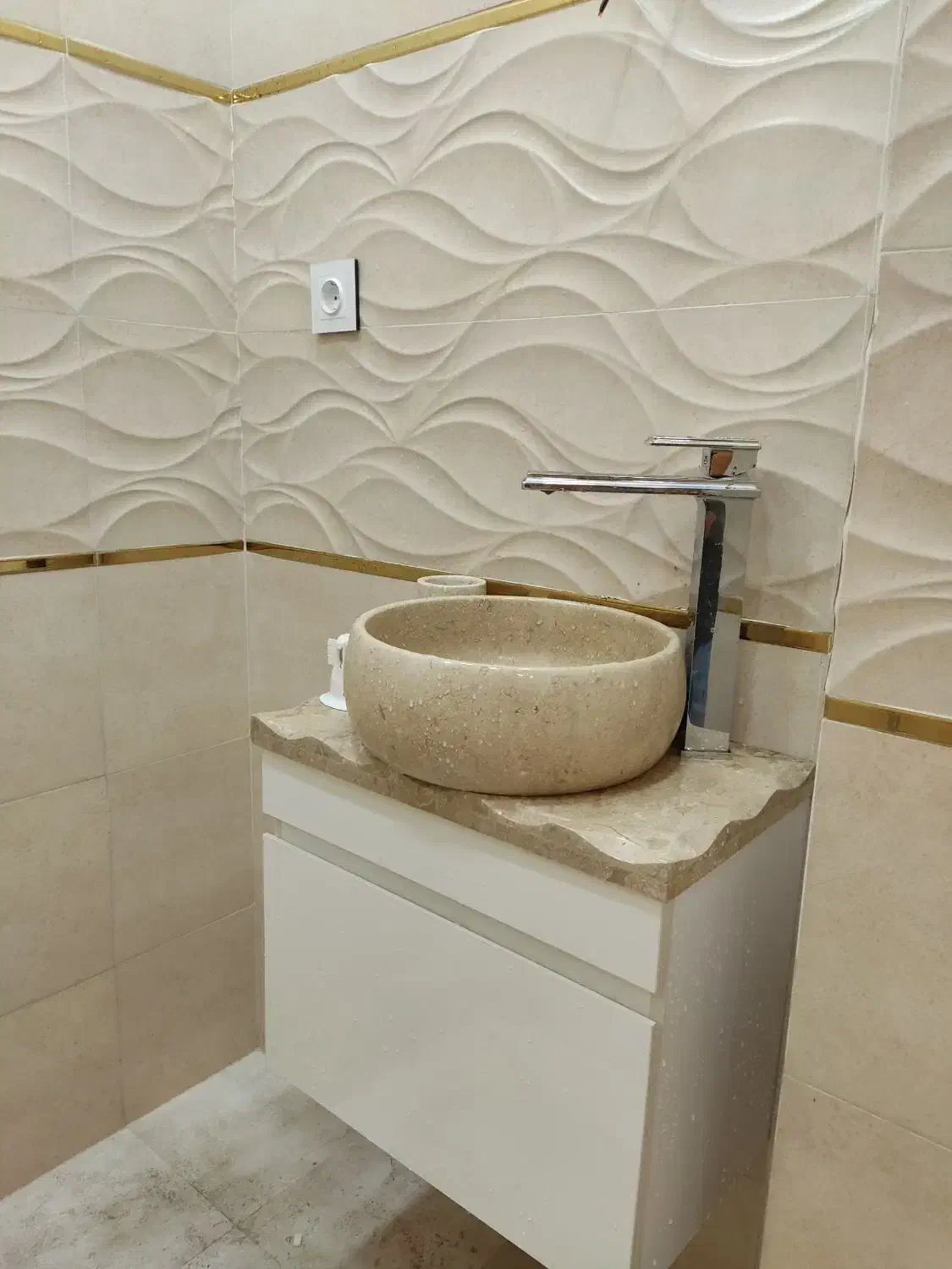 لوله کشی آب و فاضلاب|خدمات پیشه و مهارت|لاهیجان, شیشه گران|دیوار