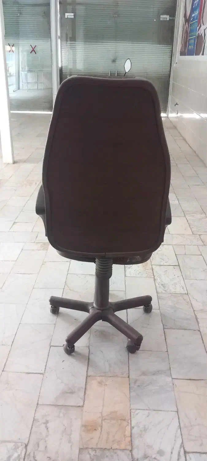 صندلی گردون|صندلی و نیمکت|رباط‌کریم, شترخوار|دیوار