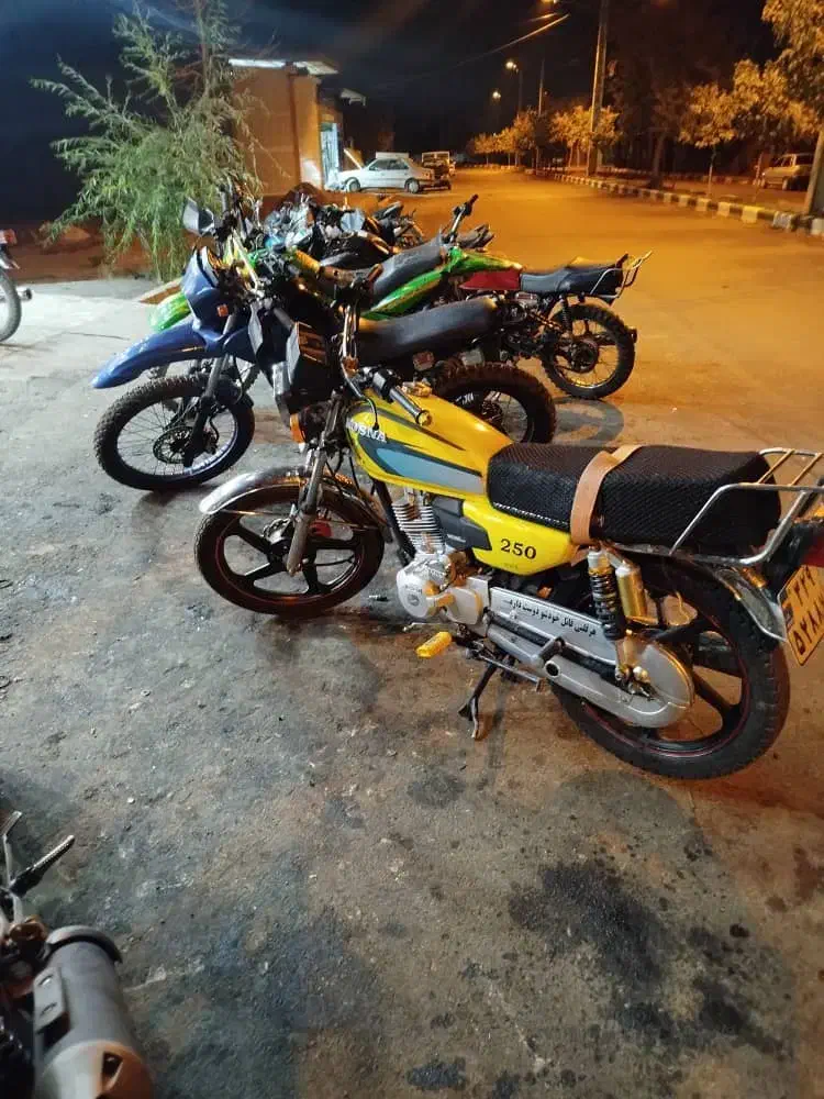 هوندا ۲۵۰|موتورسیکلت|هشتگرد, هشتگرد قدیم|دیوار