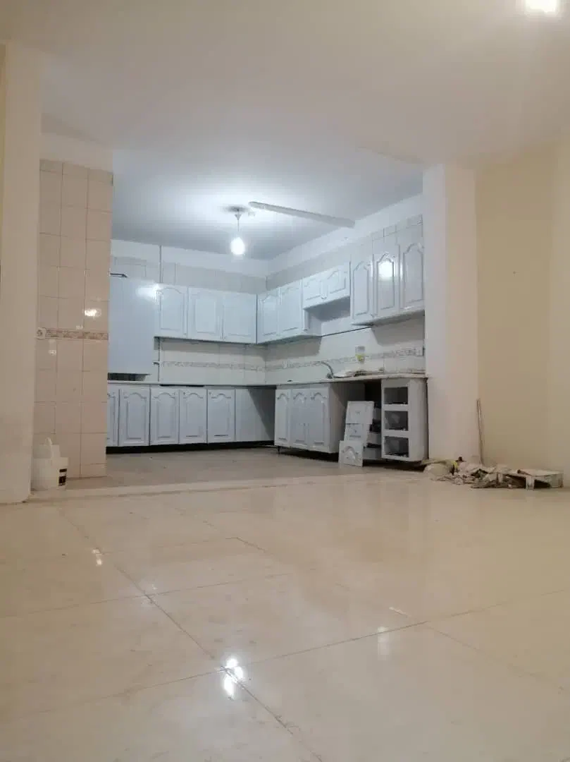 دروس ۱۳۲متر۳خواب تک واحدی بالکنی قابل چیدمان