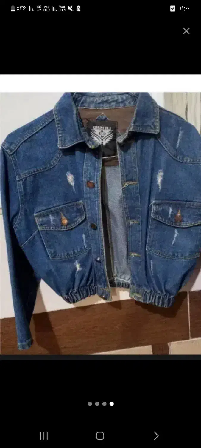 نیم تنه لی|لباس|تربت جام, میان جام|دیوار