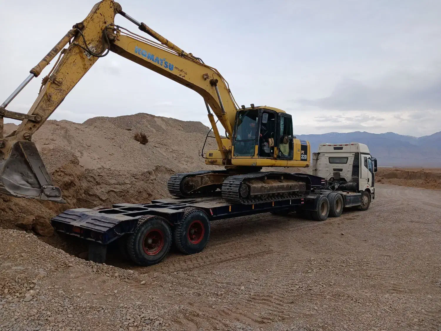 بیل کوماتسو ۲۰۰خط ۷ مدل ۲۰۰۳|خودرو سنگین|جلگه شوقان, |دیوار