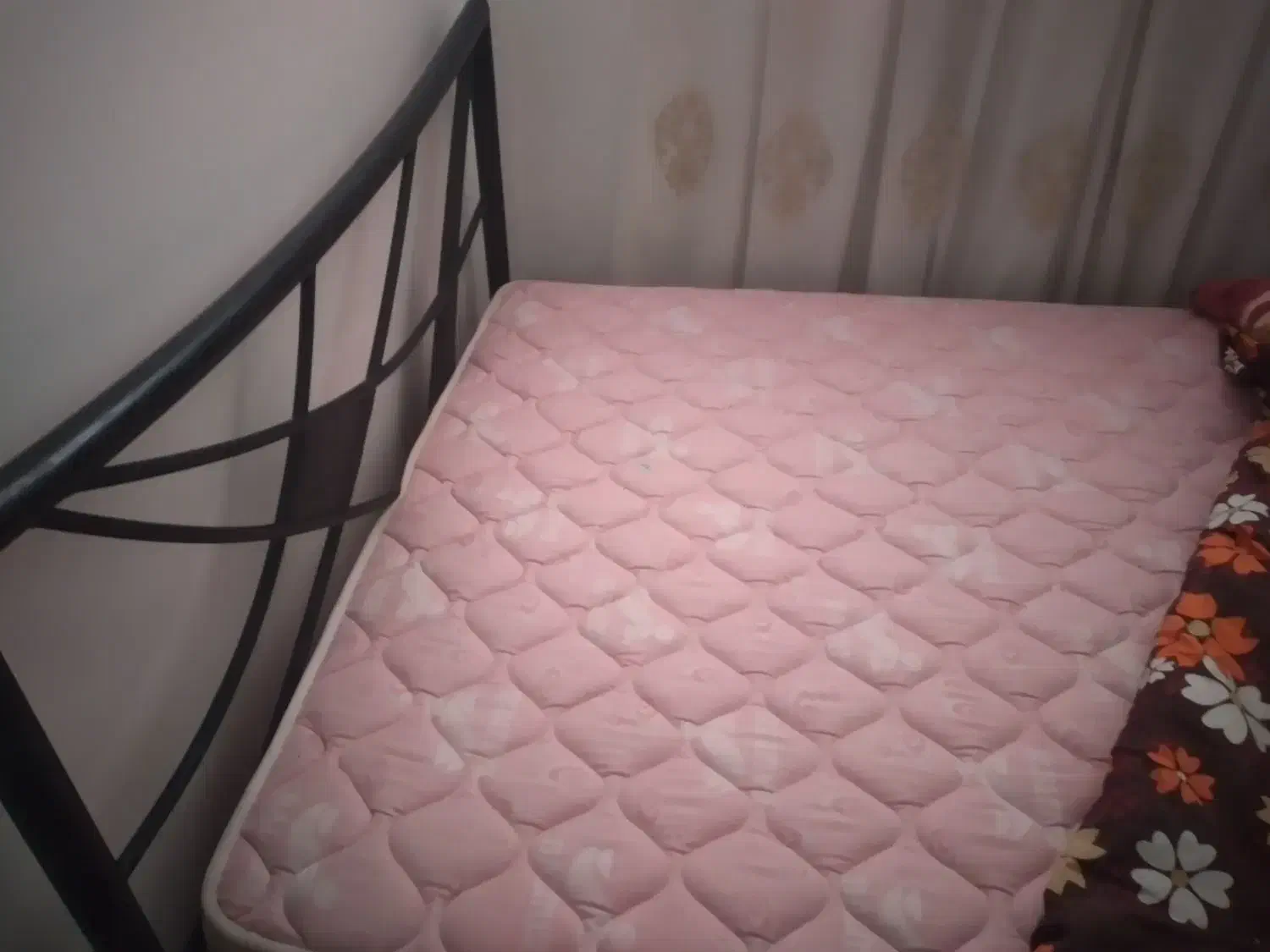 تخت دونفر  طرح دار|تشک تختخواب|ساوه, |دیوار