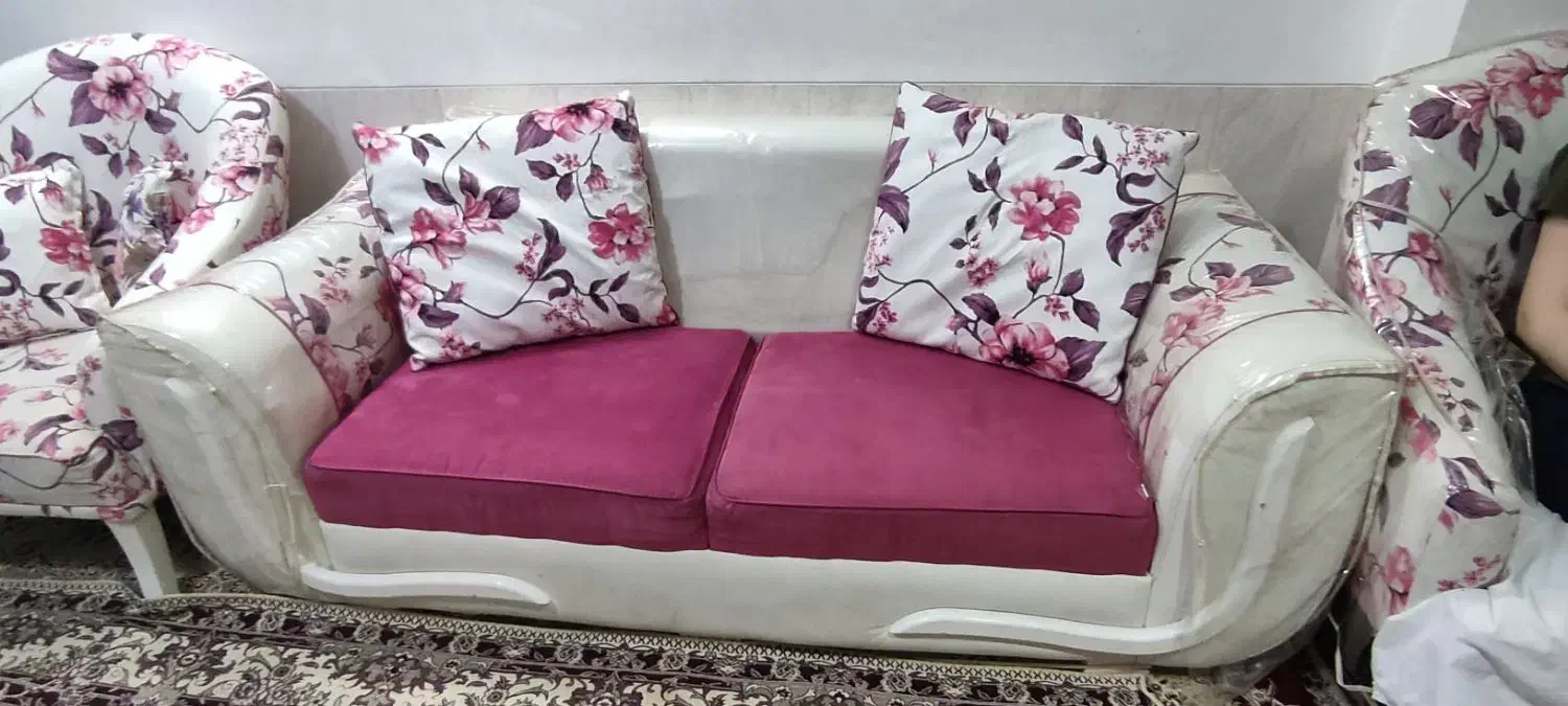 یک دست مبل هفت نفره سالم و تمیز به فروش میرسد|مبلمان خانگی و میز عسلی|لنجان, |دیوار