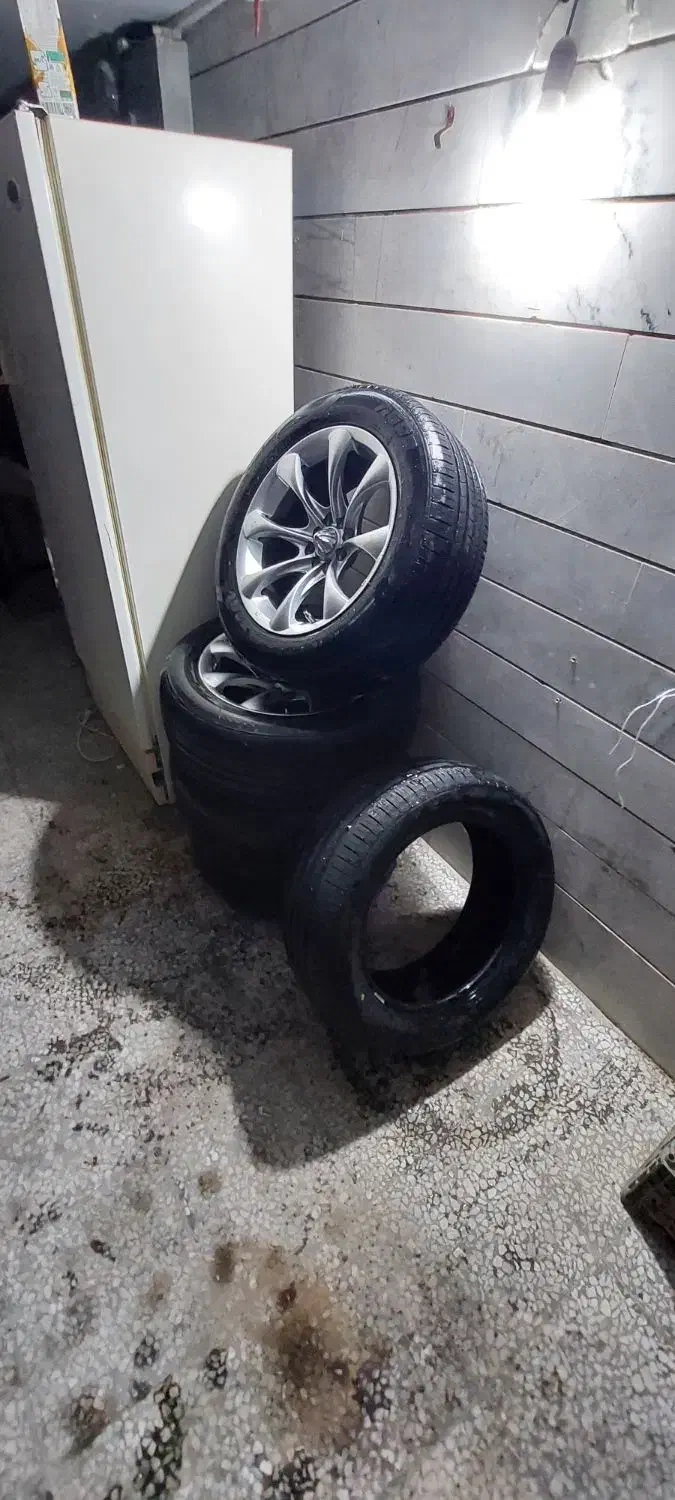 رنگ ۱۶ اروپایی همراه با لاستیک ۲۱۵ سایلون|قطعات یدکی و لوازم جانبی|شهرضا, |دیوار