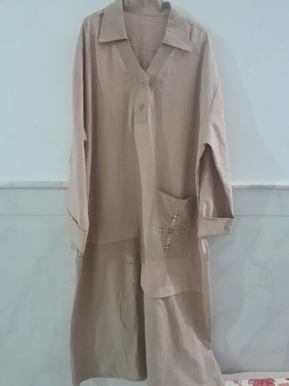 مانتو کفتان|لباس|قم, چهار امامزاده|دیوار