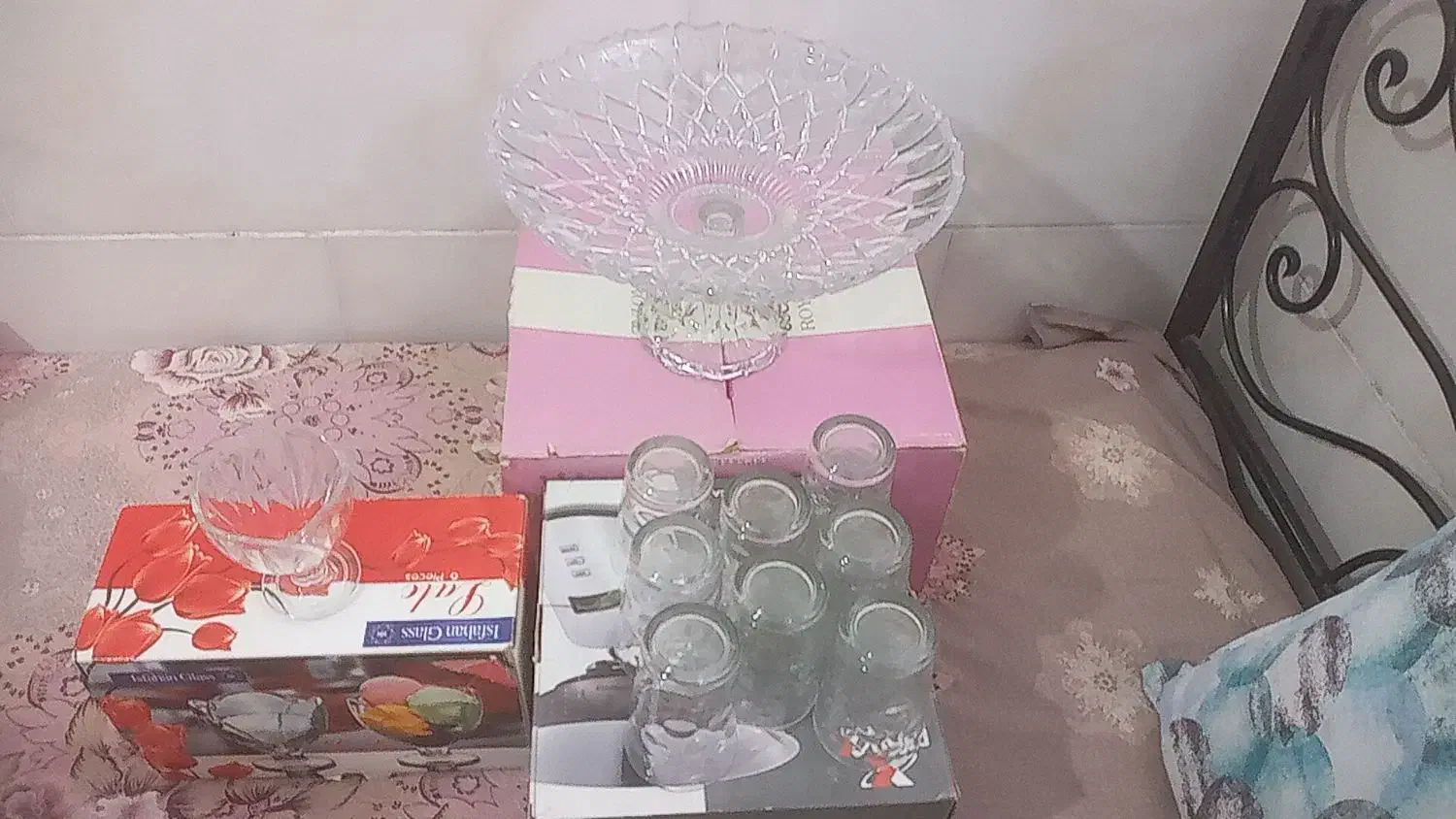 تعدادی ظروف|ظروف سرو و پذیرایی|اراک, |دیوار