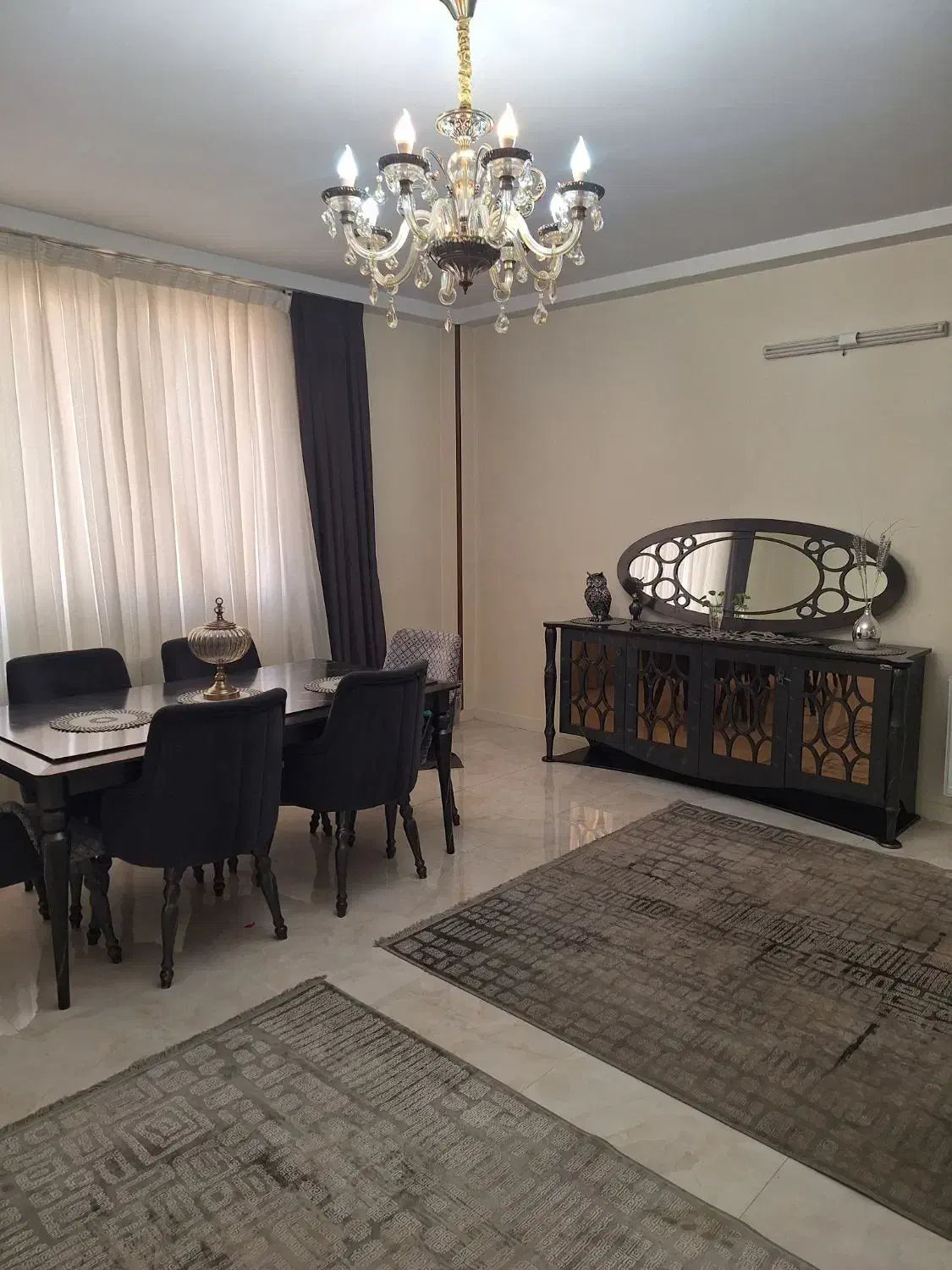 در حد نو   تمیز خش رخ|میز و صندلی غذاخوری|پرند, فاز ۵|دیوار