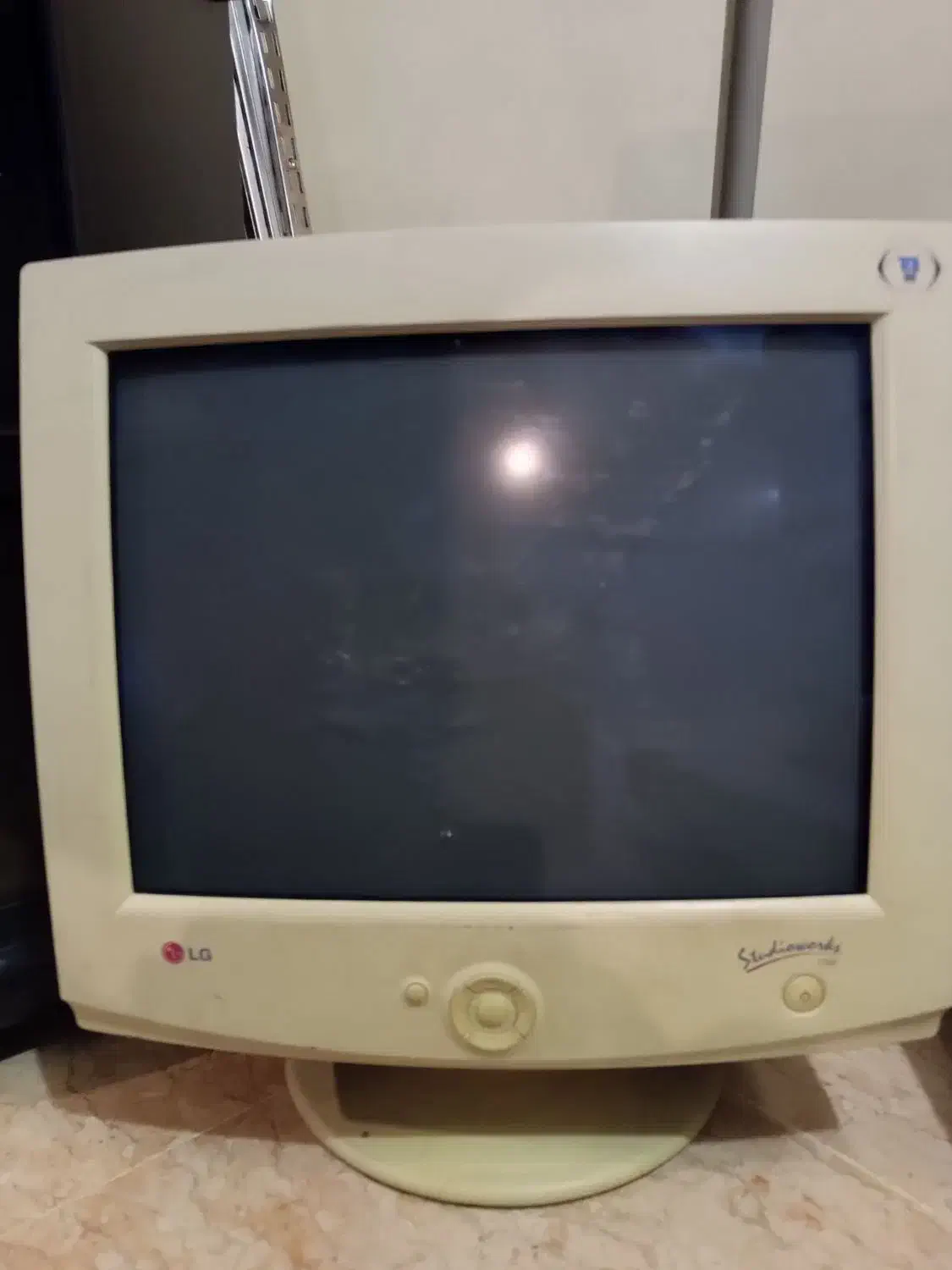 تلویزیون قدیمی - میز تلویزیون - مانیتور قدیمی LG|تلویزیون و پروژکتور|تهران, امیرآباد|دیوار