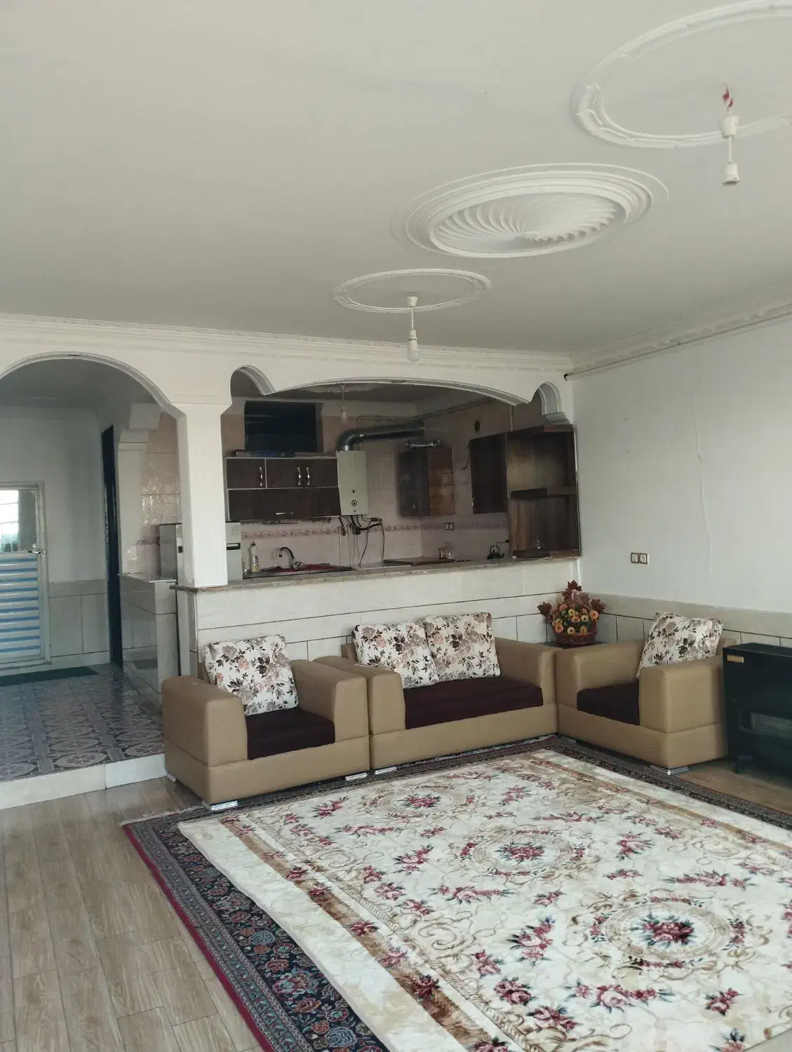 یک واحد 75متری طبقه اول|اجارهٔ کوتاه‌مدت آپارتمان و سوئیت|سیرجان, |دیوار