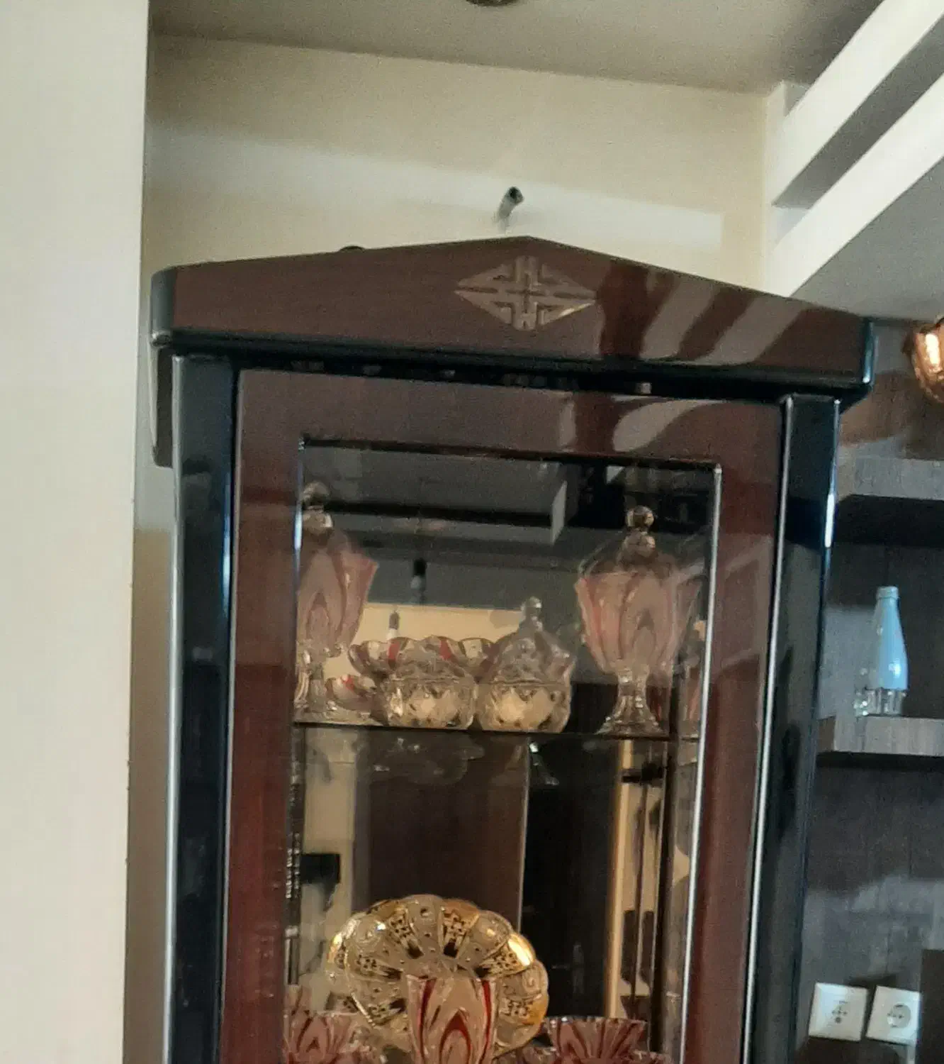 ویترین بسیار شیک وکاملا نو|بوفه، ویترین، کنسول|اصفهان, کوی نرگس|دیوار