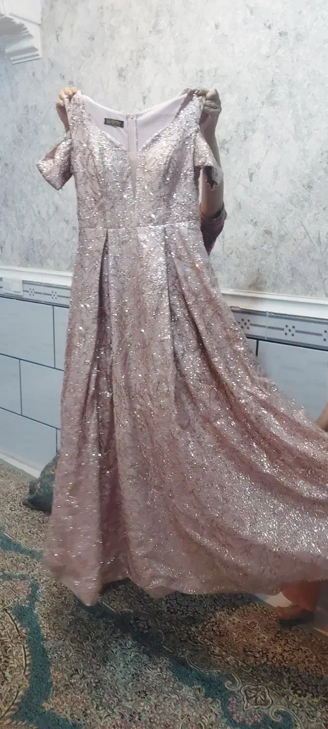 دو عدد لباس مجلسی  سایز|لباس|بم, |دیوار