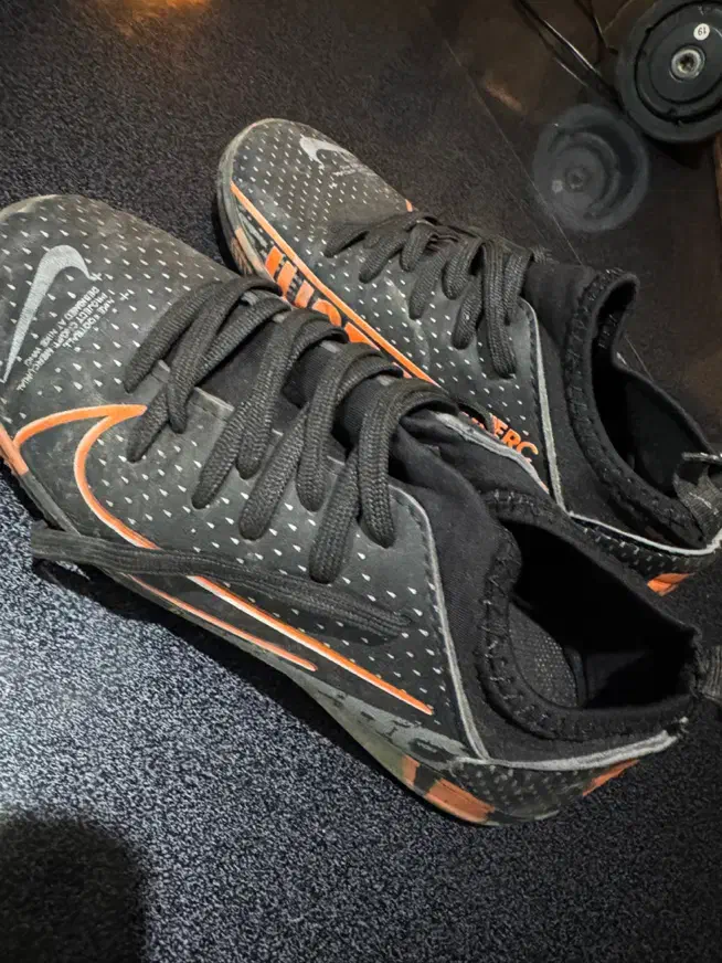 کفش فوتبال سالنی|کفش و لباس بچه|تهران, پاسداران|دیوار