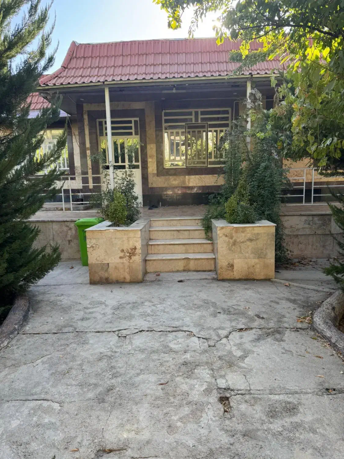 اجاره ویلای ماه سپید(الهام از سپیدان و نور ماه)|اجارهٔ کوتاه‌مدت ویلا و باغ|همایجان, |دیوار