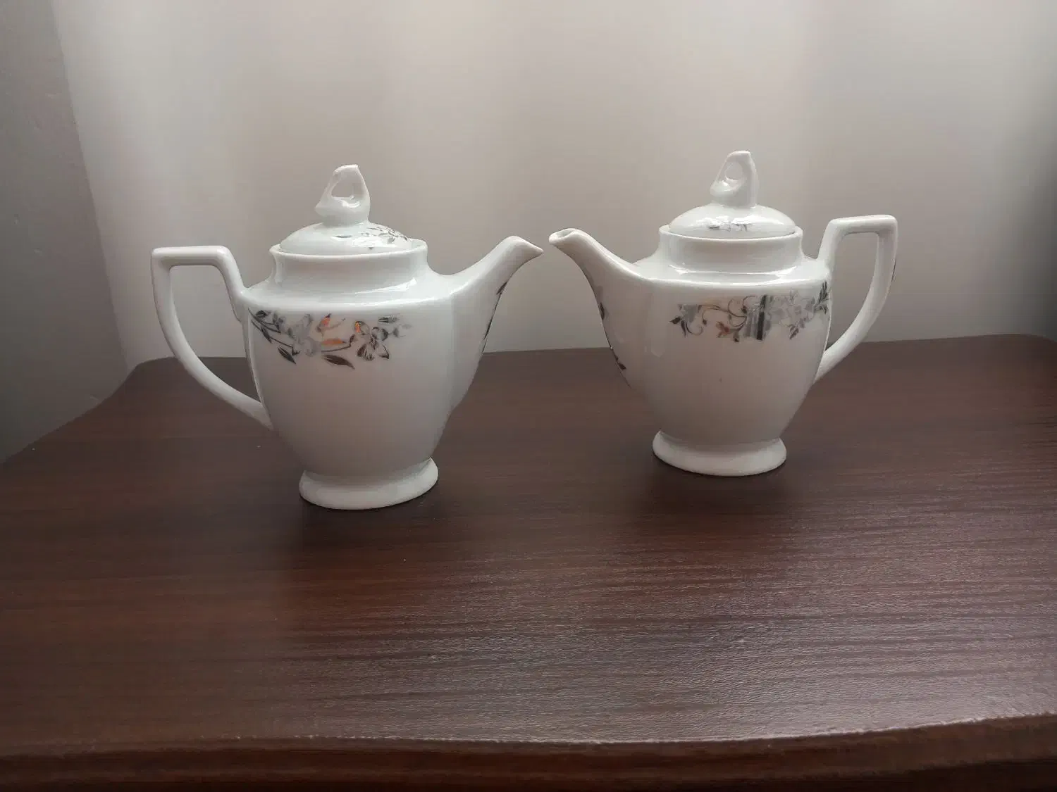 قوری و شکرپاش چینی|قوری، کتری، قهوهساز دستی|بروجرد, |دیوار