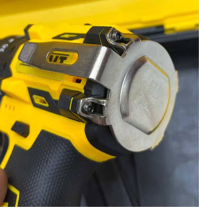 دریل شارژی چکشی براشلس دیوالت Dewalt پشت فلزی|ابزارآلات|اصفهان, شاهد|دیوار