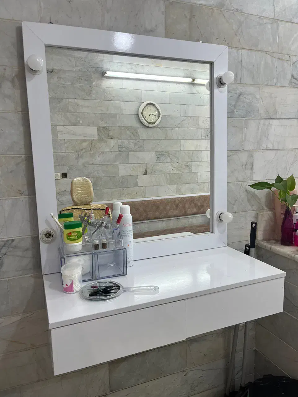 فروش فوری دکور ارایشگاه|آرایشگاه و سالنهای زیبایی|رشت, جانبازان|دیوار