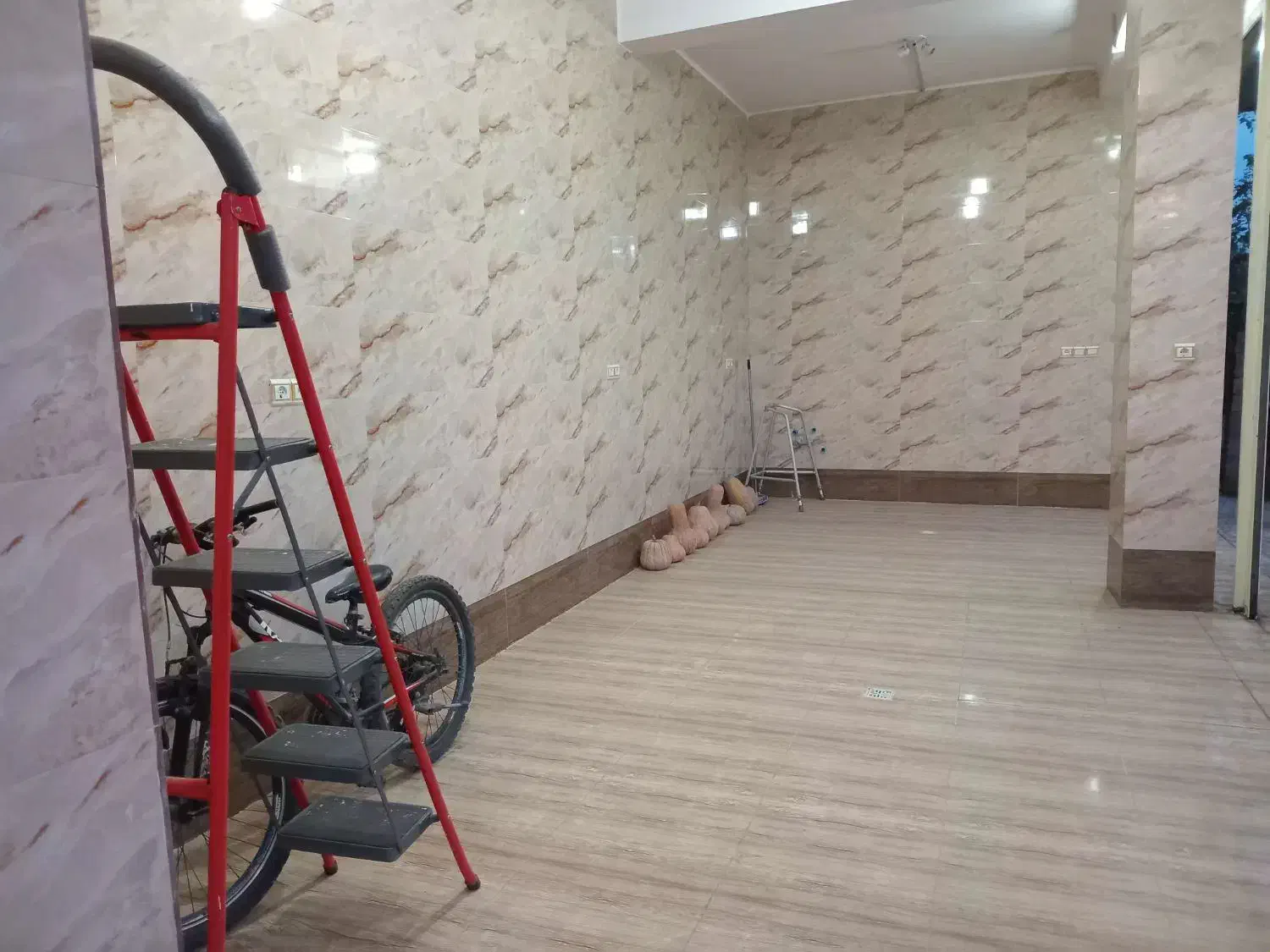 اجاره مغازه|اجارهٔ مغازه و غرفه|رشت, کوی حسینی|دیوار