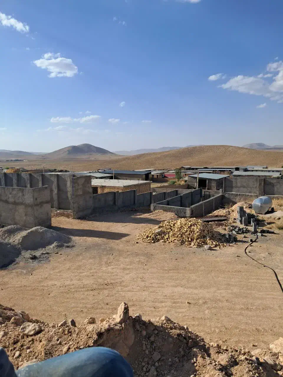 پروار بندی گوساله گوسفندی همه چی ۷۵ راس|پیشفروش املاک|بروجن, |دیوار