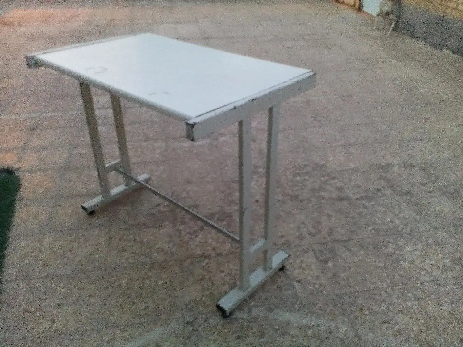 میزآهنی|میز تحریر و کامپیوتر|آبادان, |دیوار