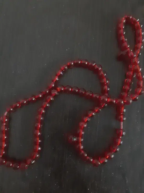 تسبیح سندلوس قرمز آلمانی|کلکسیون اشیاء عتیقه|پرند, فاز ۳|دیوار