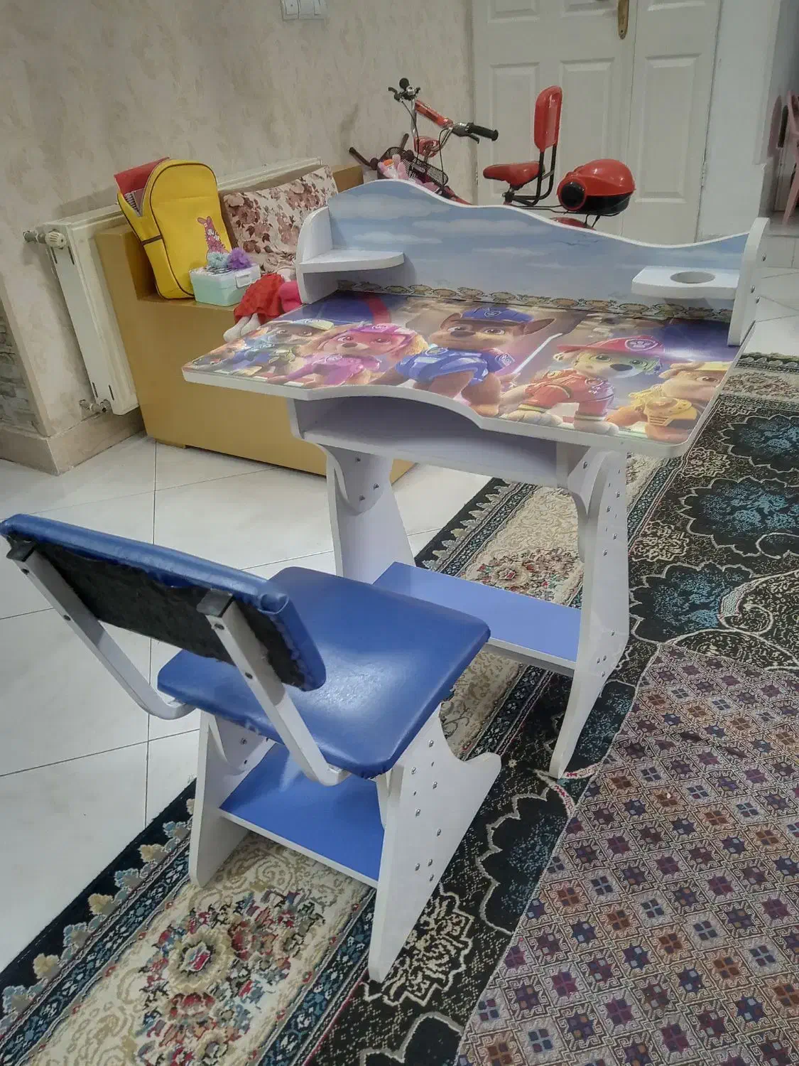 میز تحریر کودکانه در حد قابل قبول|میز تحریر و کامپیوتر|مشهد, الهیه|دیوار