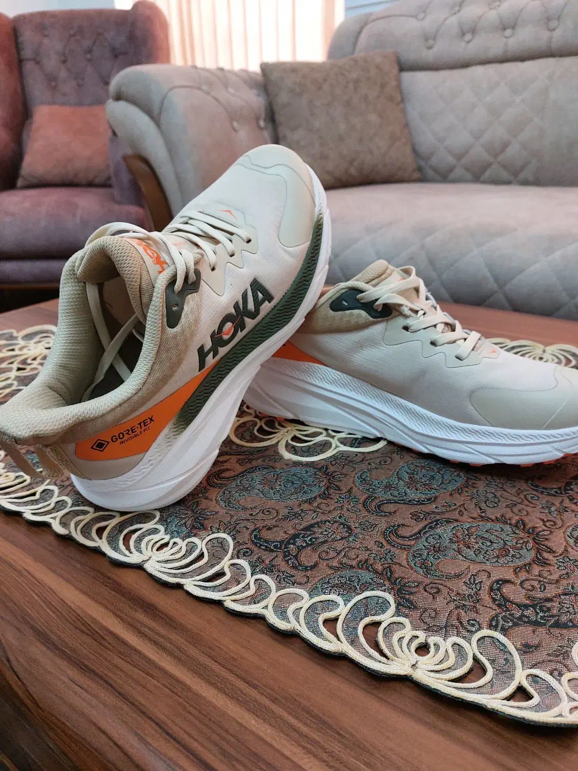 فروش کفش بروکس، هوکا، نیوبالانس|کیف، کفش، کمربند|شیراز, میدان قائم|دیوار